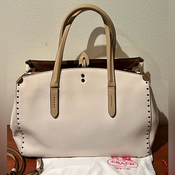 Coach 1941 Cooper Carryall in Chalk & Beechwood with Border Rivets Colorblock - Picture 3 of 9